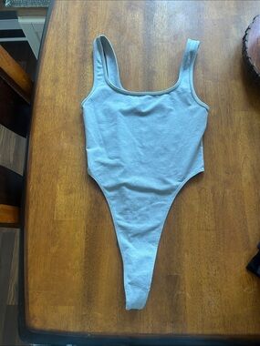 ALO Yoga Light Gray Scoop Neck Bodysuit NWOT